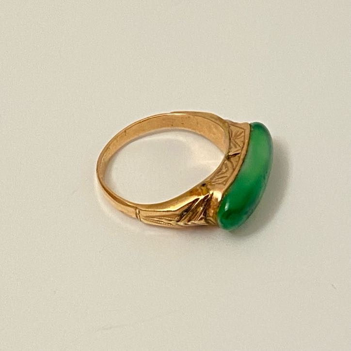 14K Gold Ring With Jade Cabochon