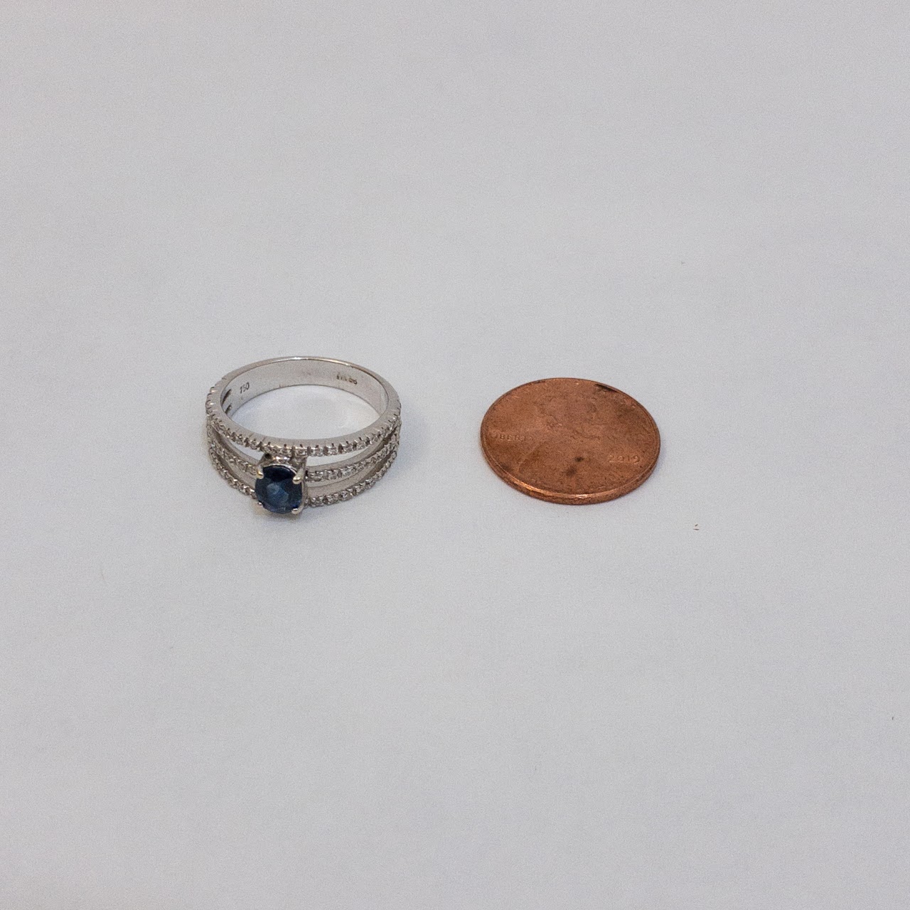 18K White Gold Diamond & Blue Stone Ring