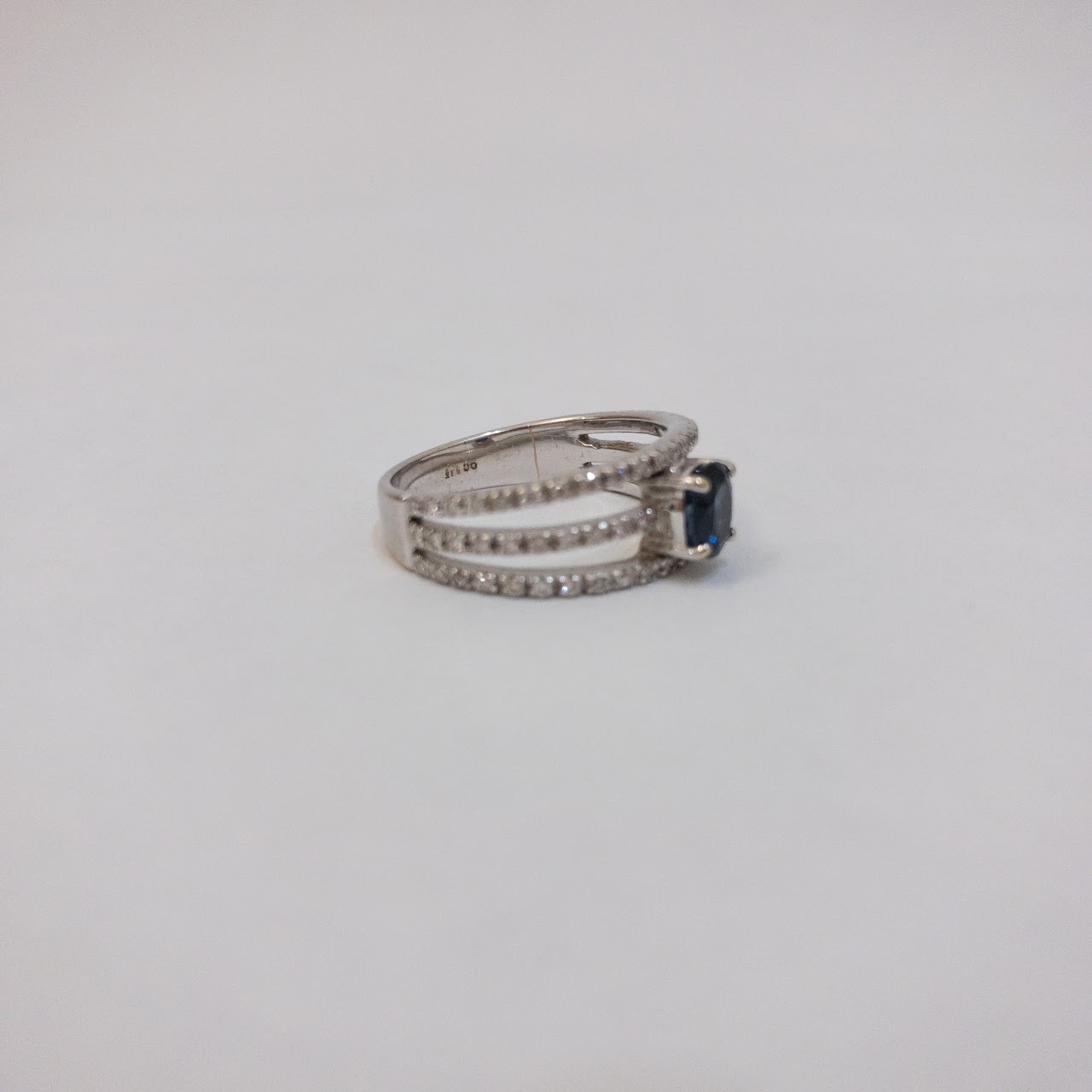 18K White Gold Diamond & Blue Stone Ring