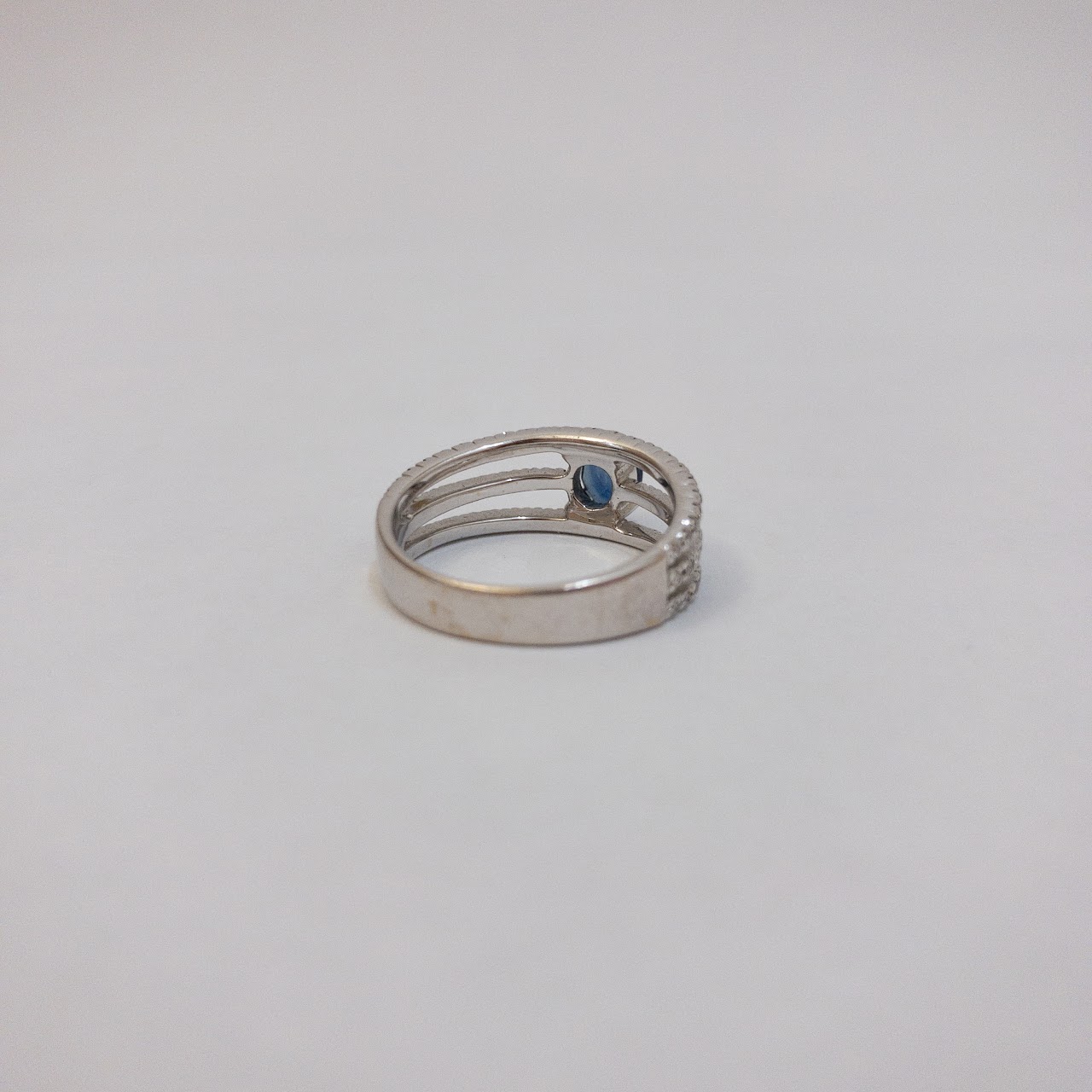 18K White Gold Diamond & Blue Stone Ring