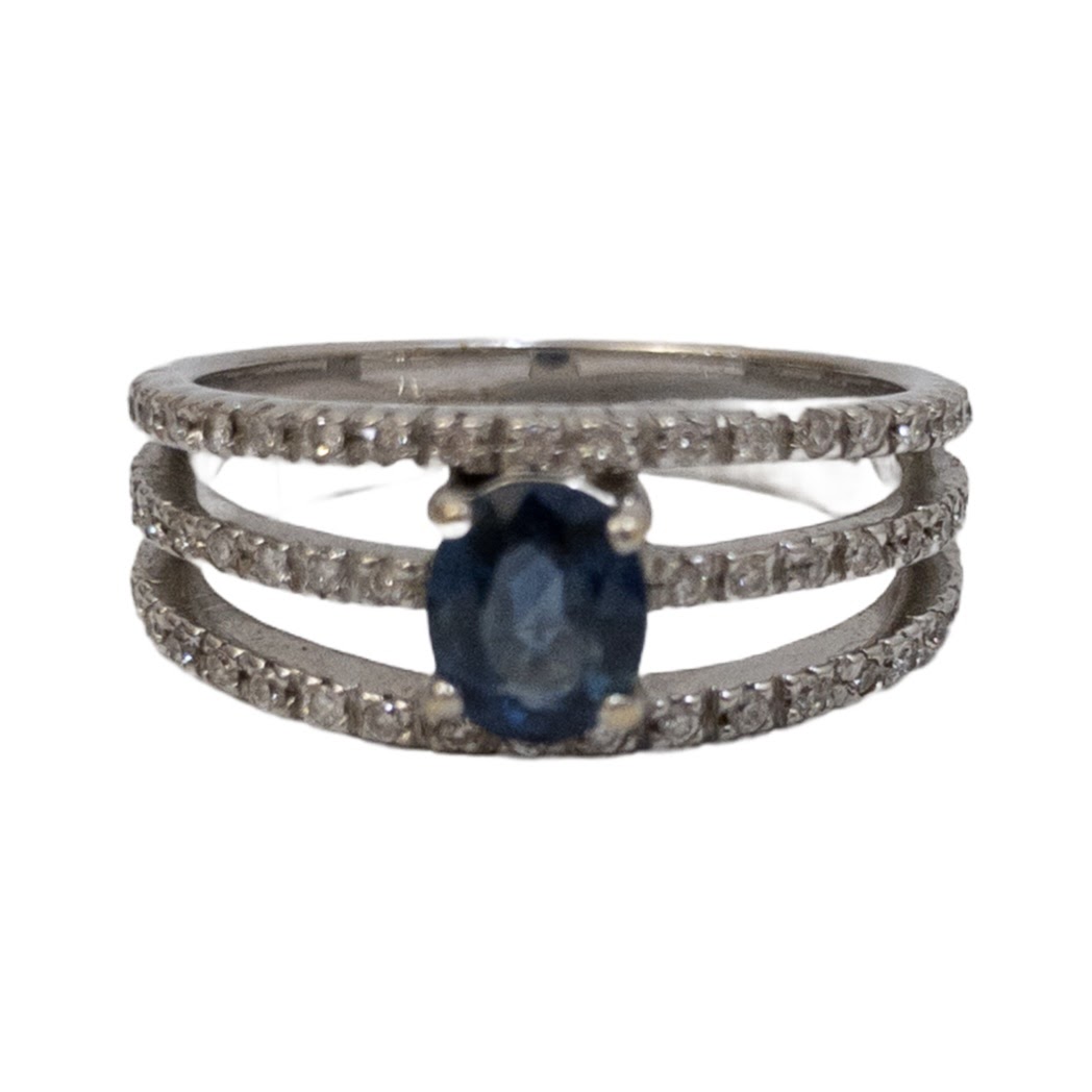 18K White Gold Diamond & Blue Stone Ring