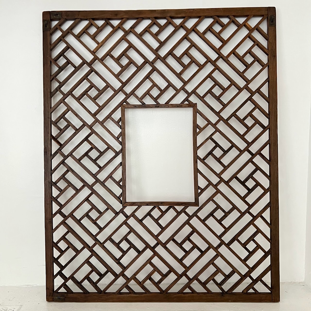 Geometric Large Scale Trellis Frame