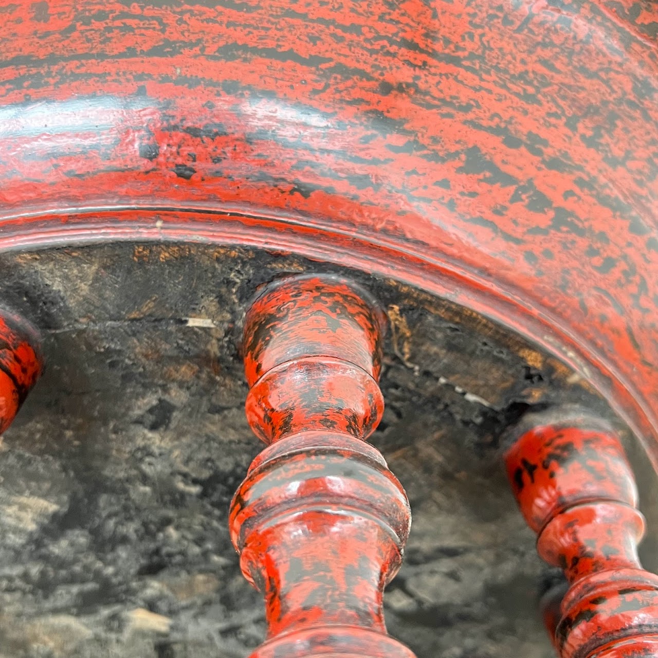 Lacquered Basin Top Turned Leg Table