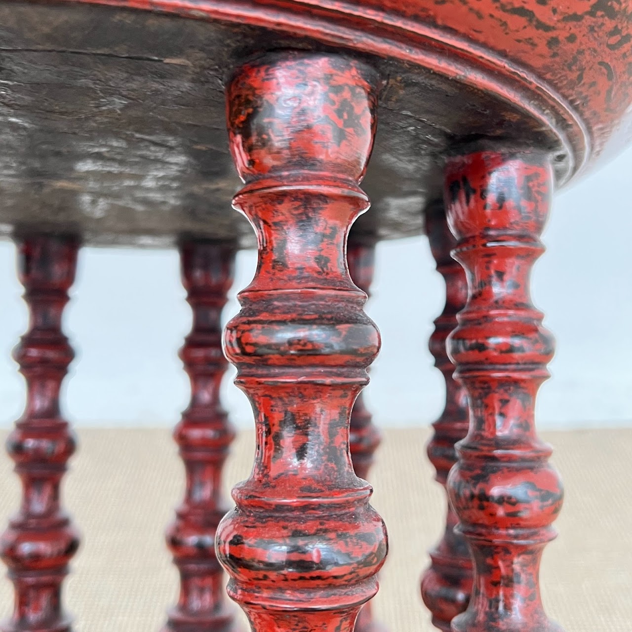 Lacquered Basin Top Turned Leg Table