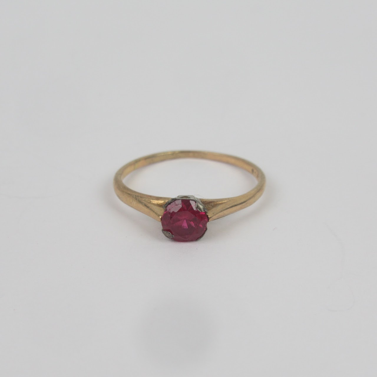 14K Gold & Red Stone Ring