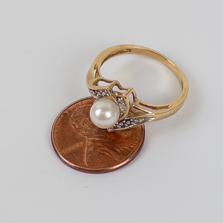 10K Gold Ring with Diamonds and Pearls