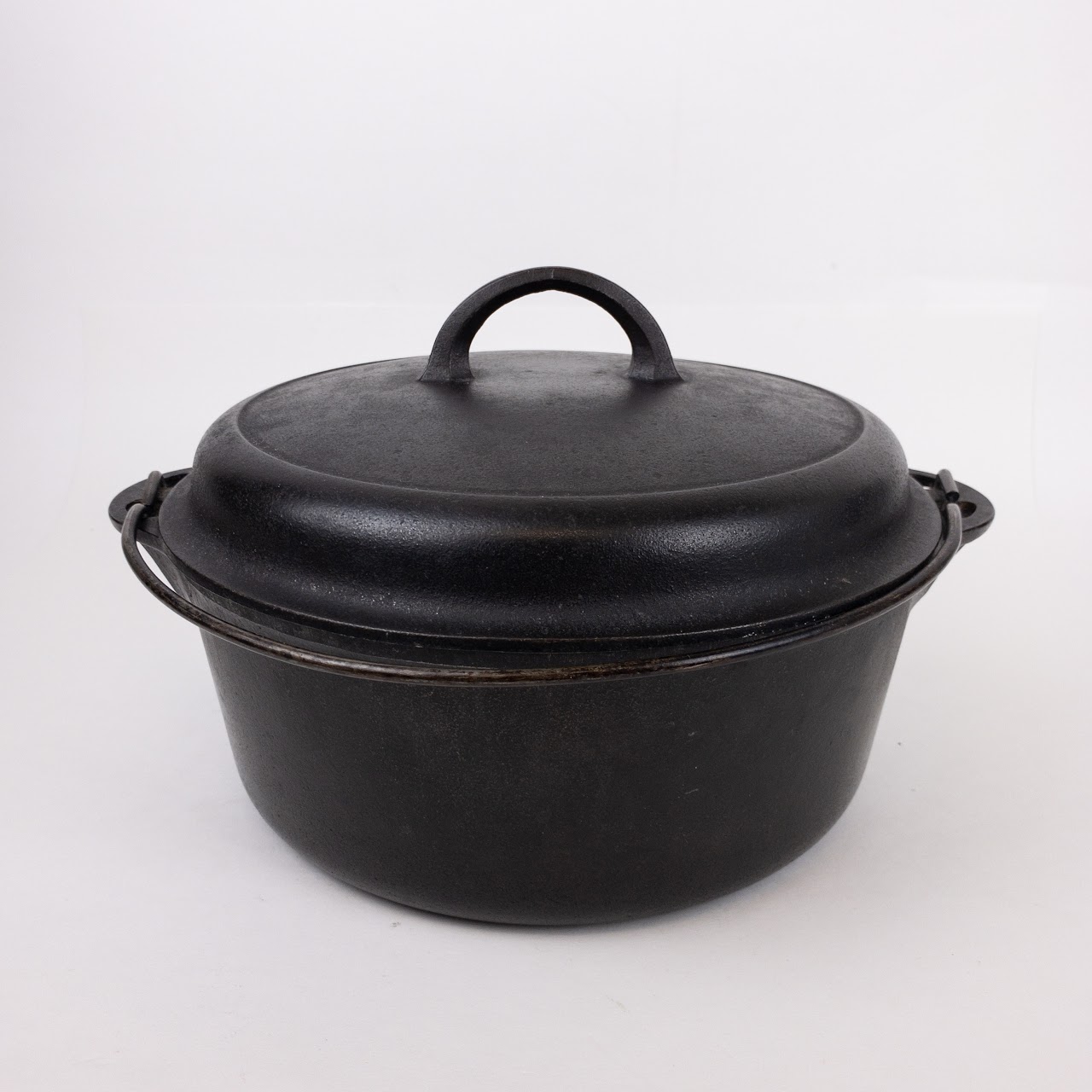 Griswold cast shop iron dutch oven