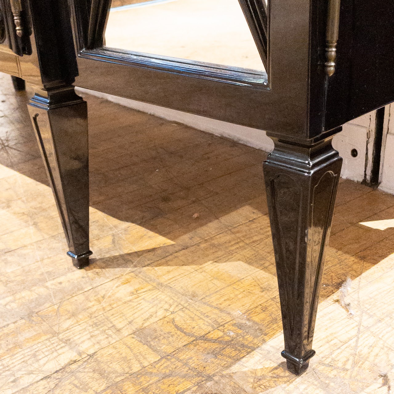 Lacquered Wood Transitional Sideboard