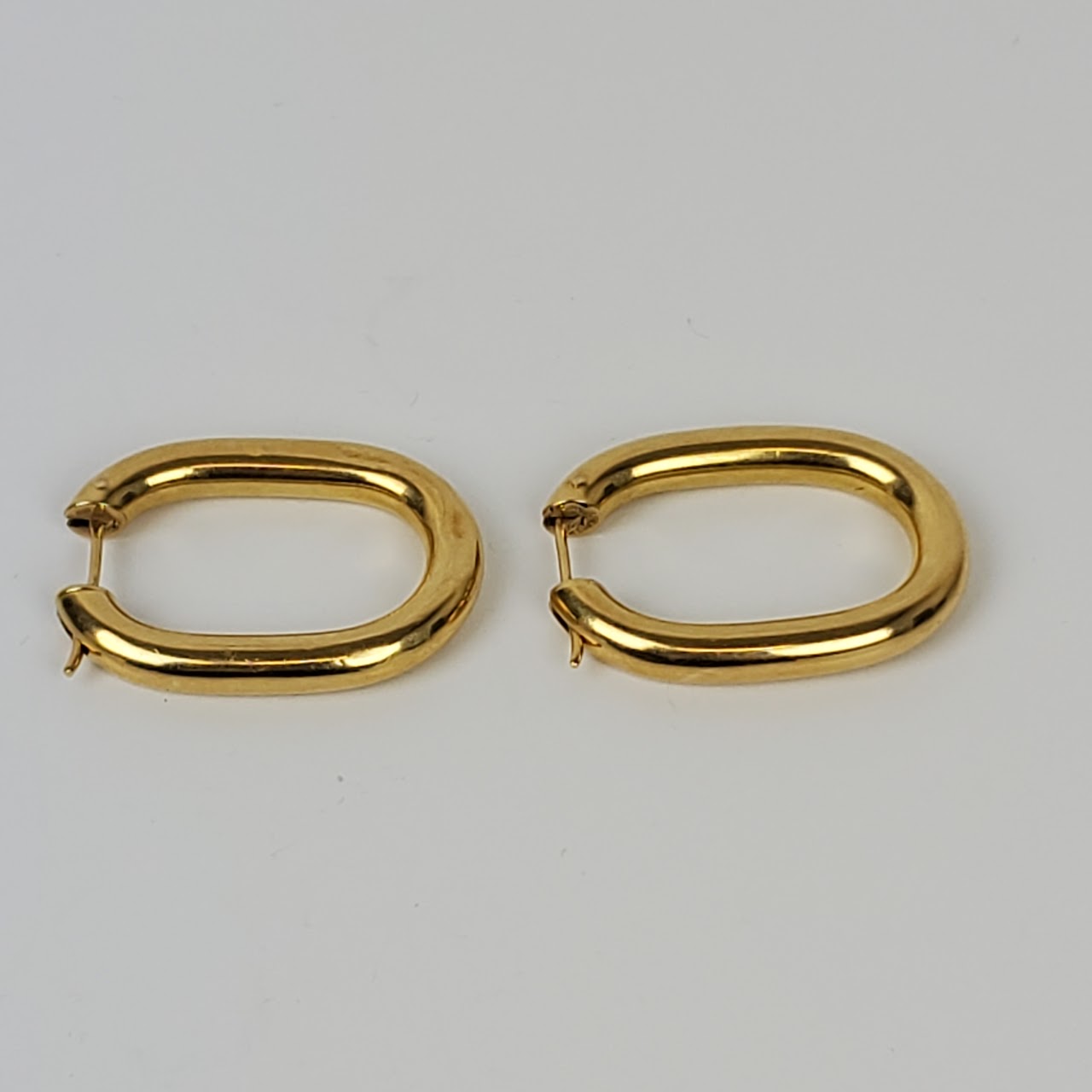 18K Gold Tubular Oval Hoop Earrings