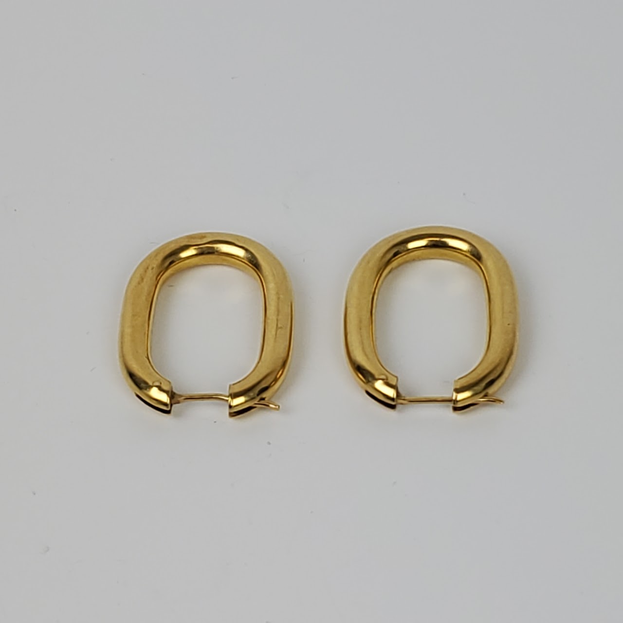18K Gold Tubular Oval Hoop Earrings