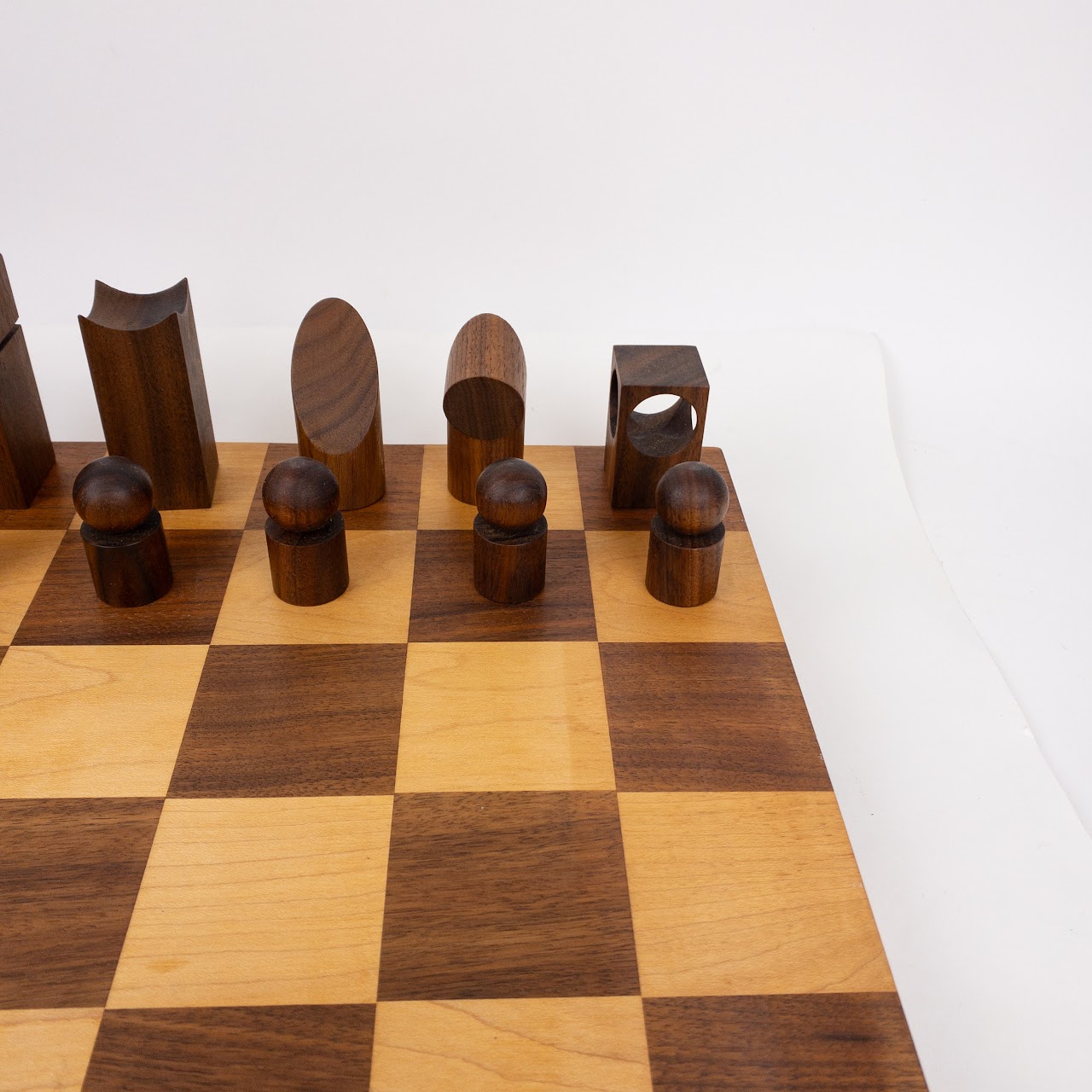 Robert Rudolph Hollendonner Eideos Modernist Walnut and Cherry Chess Set, 1977