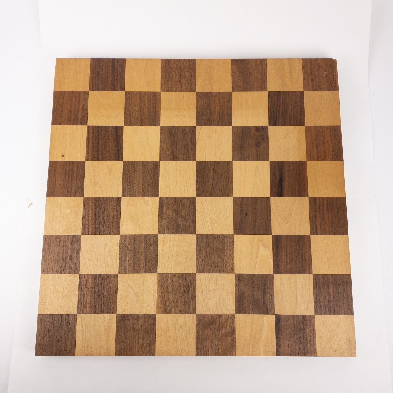 Robert Rudolph Hollendonner Eideos Modernist Walnut and Cherry Chess Set, 1977