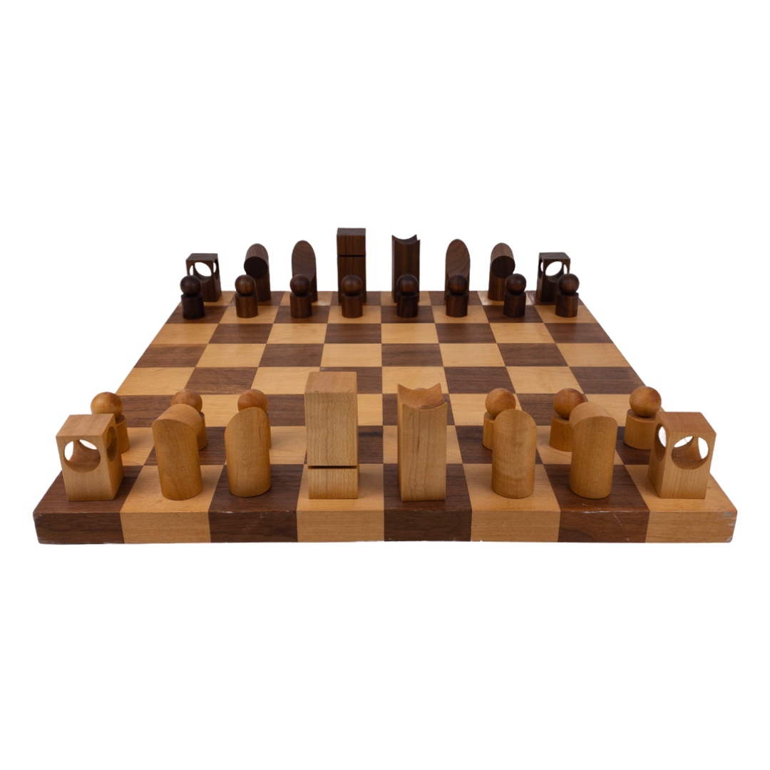 Robert Rudolph Hollendonner Eideos Modernist Walnut and Cherry Chess Set, 1977