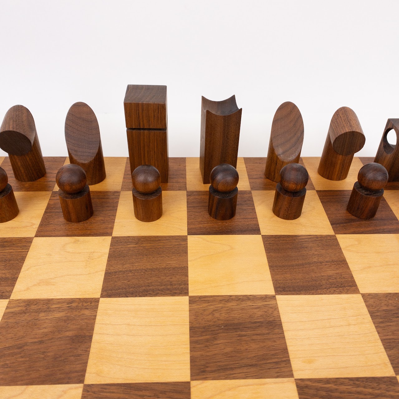 Robert Rudolph Hollendonner Eideos Modernist Walnut and Cherry Chess Set, 1977