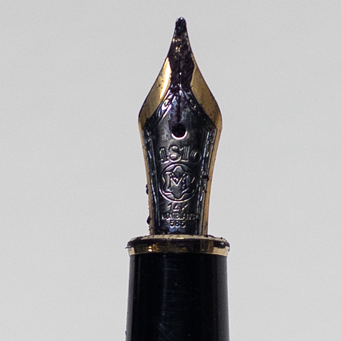 Montblanc Meisterstück 14K Gold Nib Fountain Pen