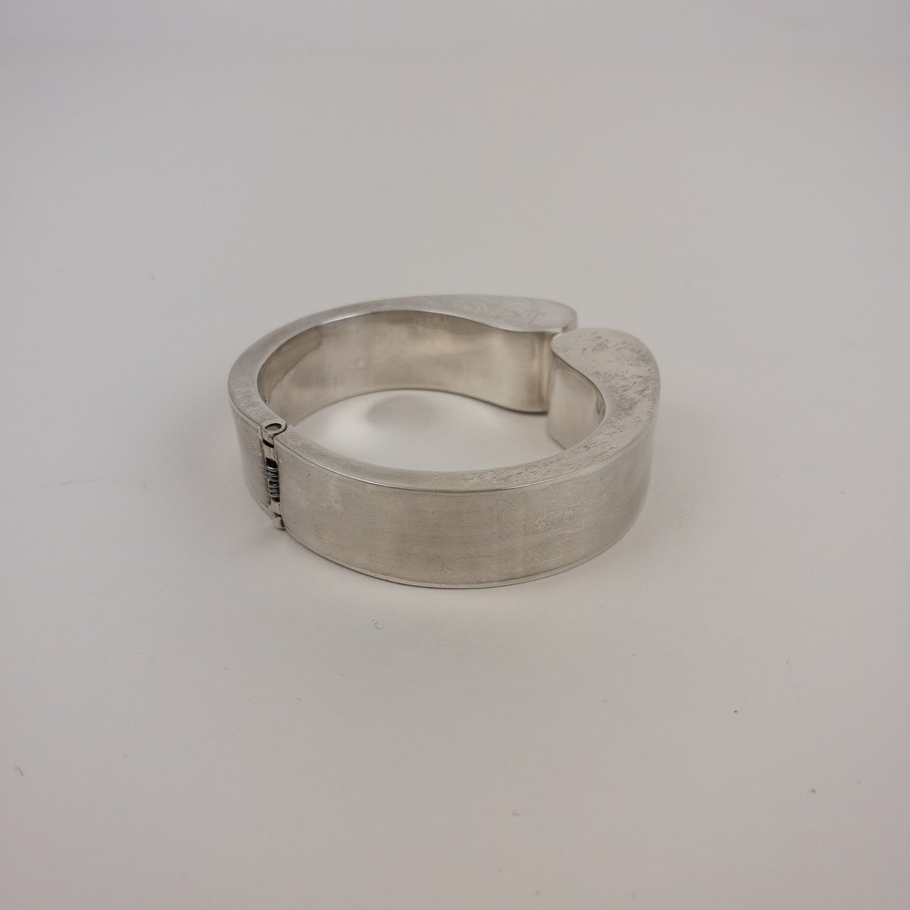 950 Mexican Silver Hinged Bangle Bracelet