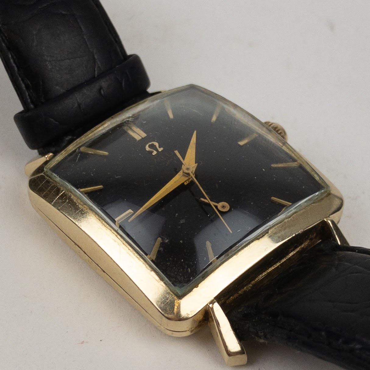 Omega 14K Gold Vintage Quartz Wristwatch NEEDS REPAIR