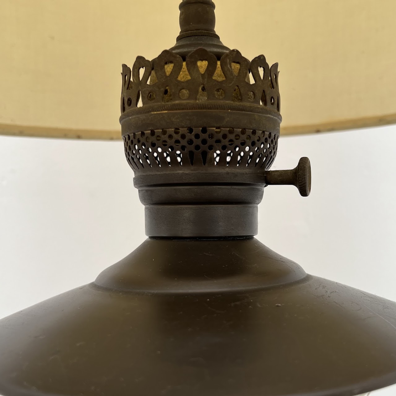 Neoclassical Porcelain and Brass Table Lamp