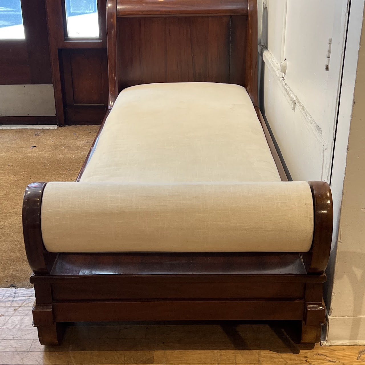 Empire Flame Mahogany Sleigh Daybed