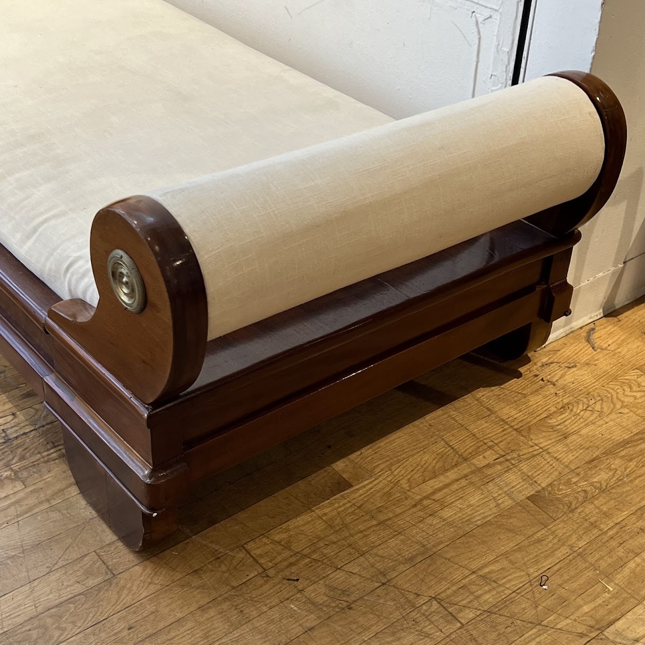 Empire Flame Mahogany Sleigh Daybed