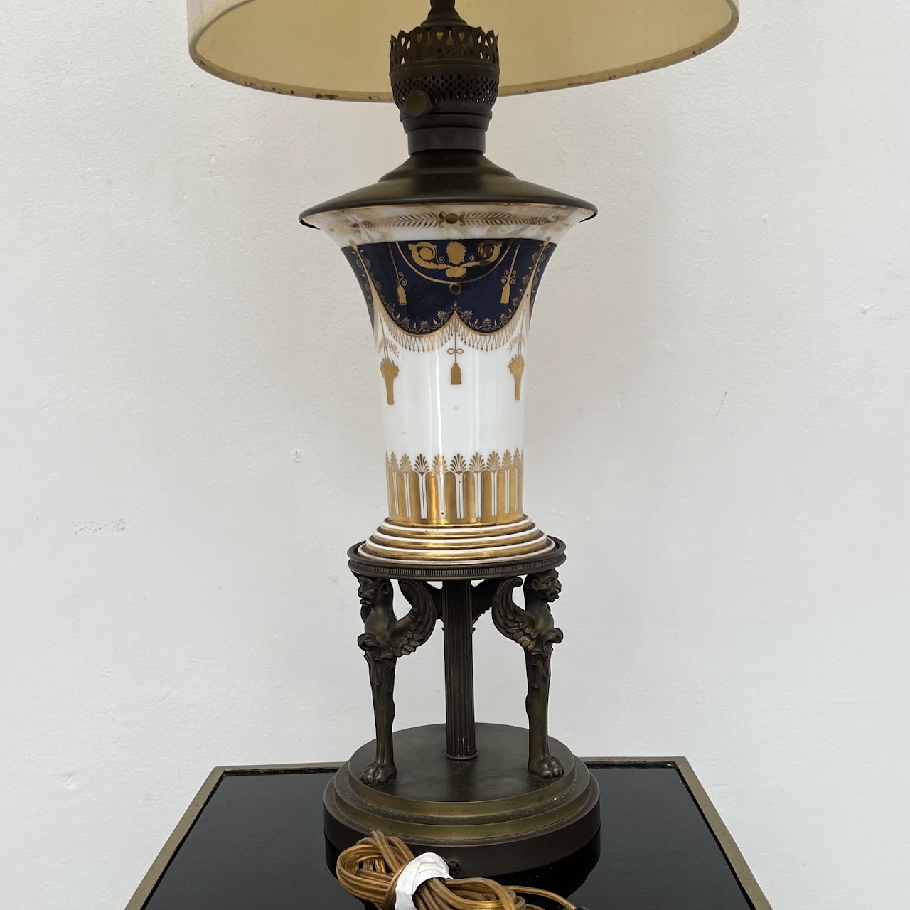 Neoclassical Porcelain and Brass Table Lamp