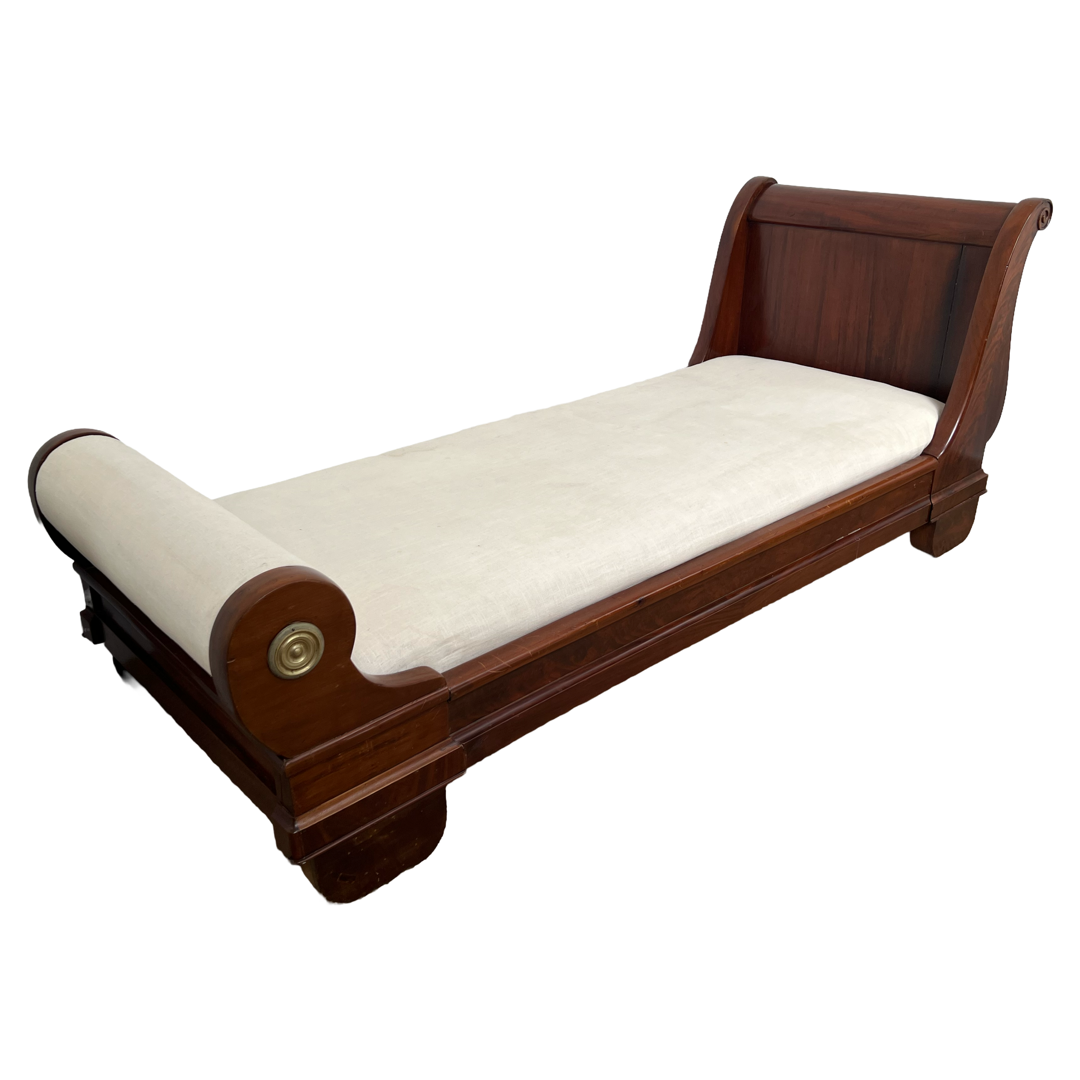 Empire Flame Mahogany Sleigh Daybed