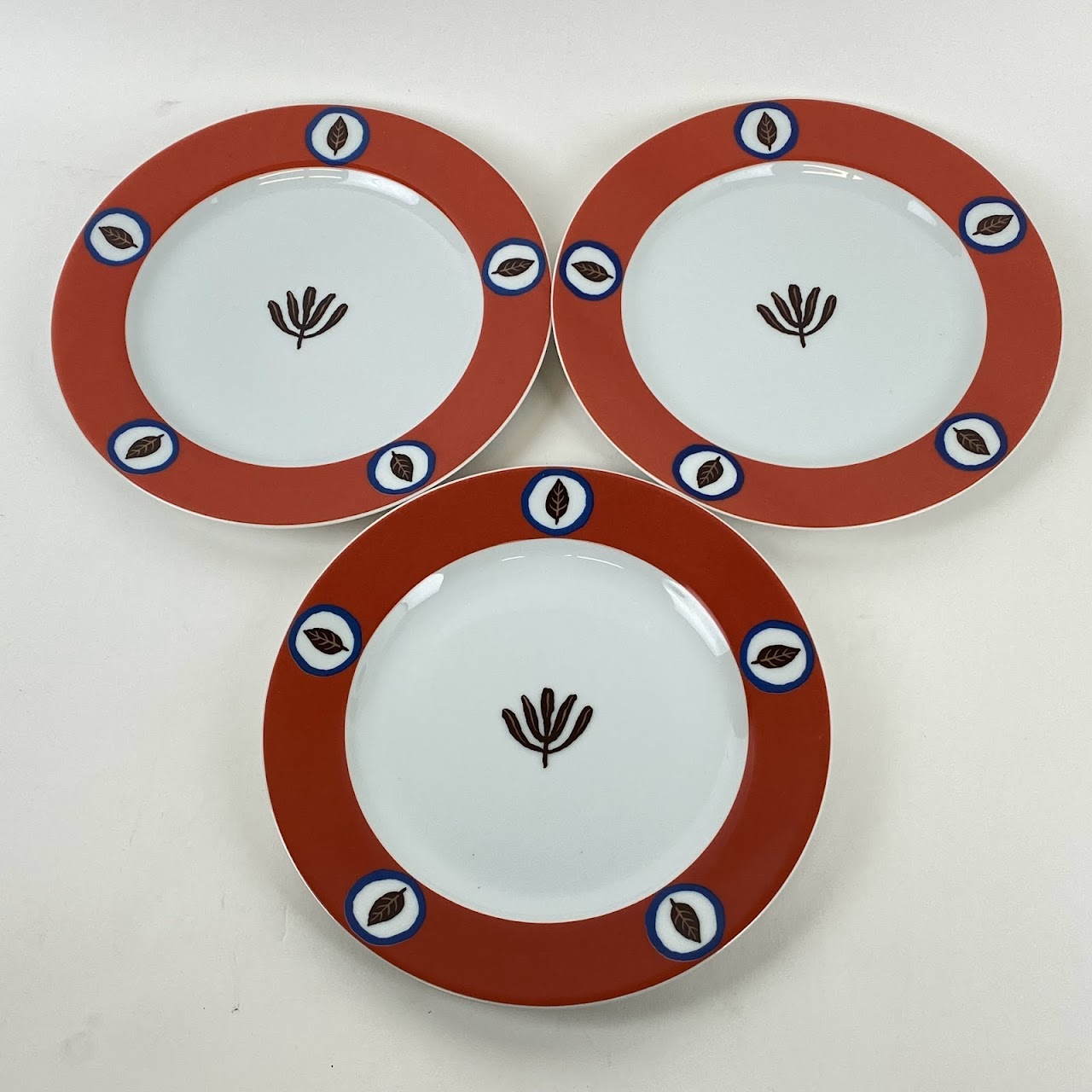 Bernardaud Limoges Set Of Three Medium & Two Small Plates