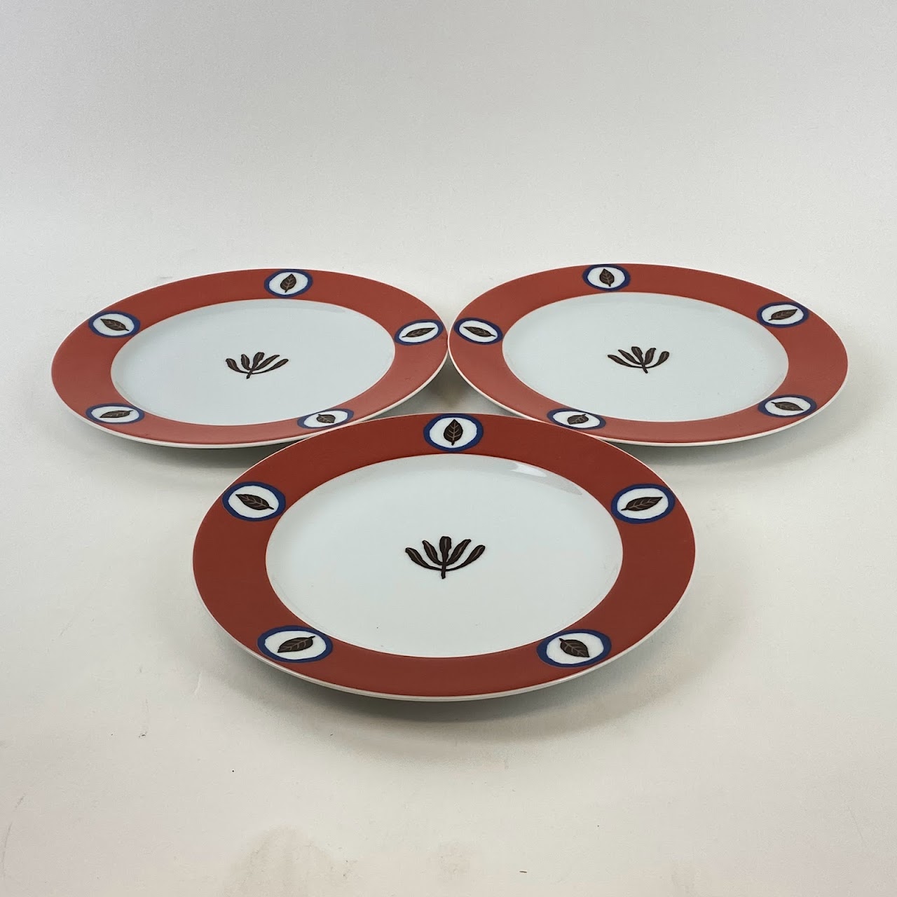 Bernardaud Limoges Set Of Three Medium & Two Small Plates