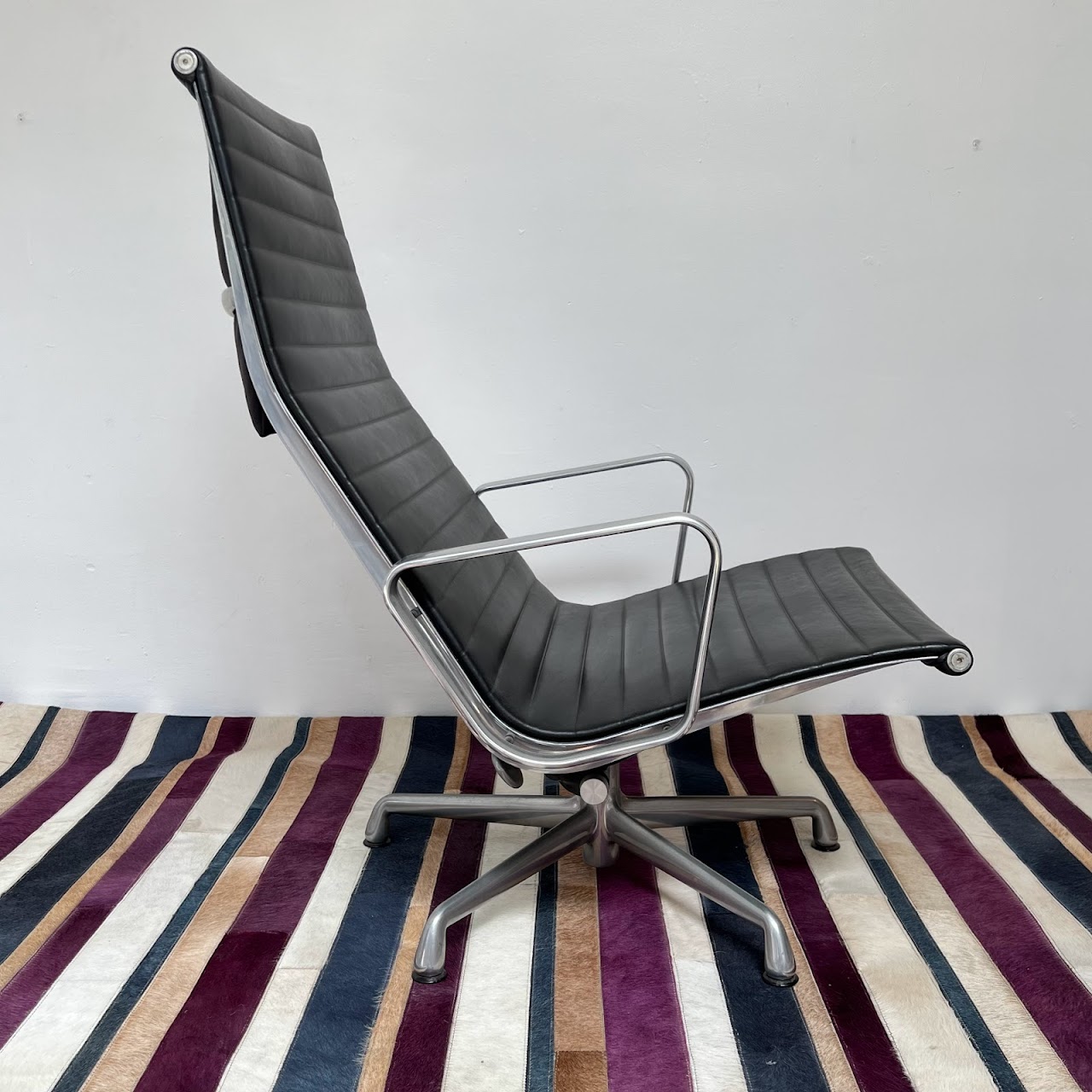 Eames Aluminum Group Lounge Chair #1