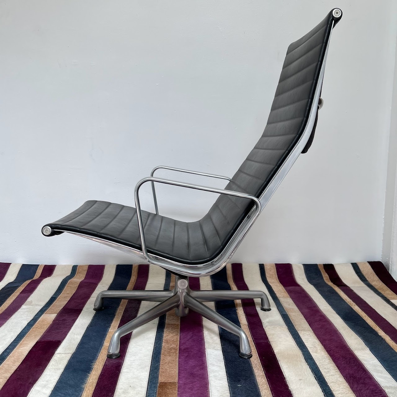 Eames Aluminum Group Lounge Chair #1