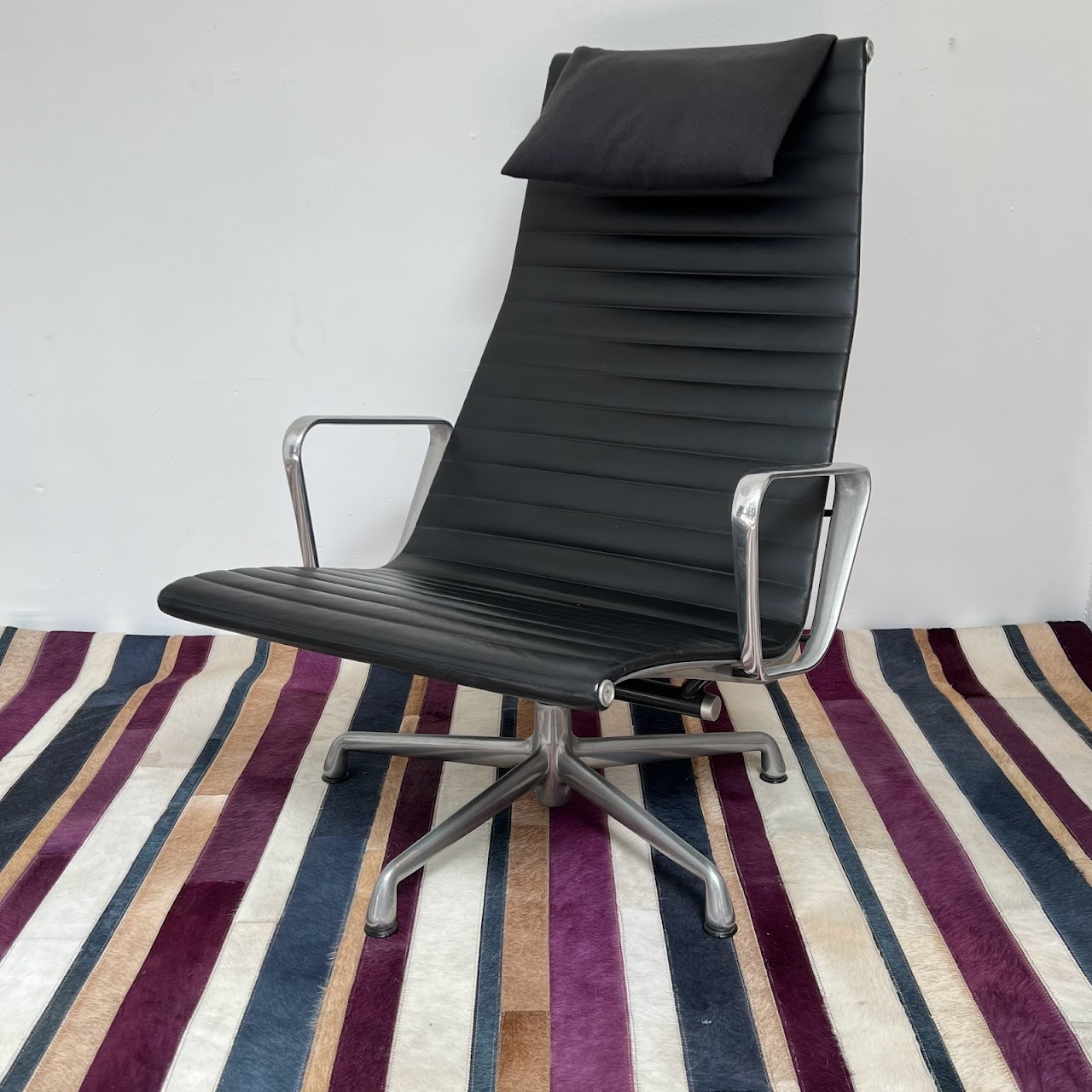 Eames Aluminum Group Lounge Chair #1