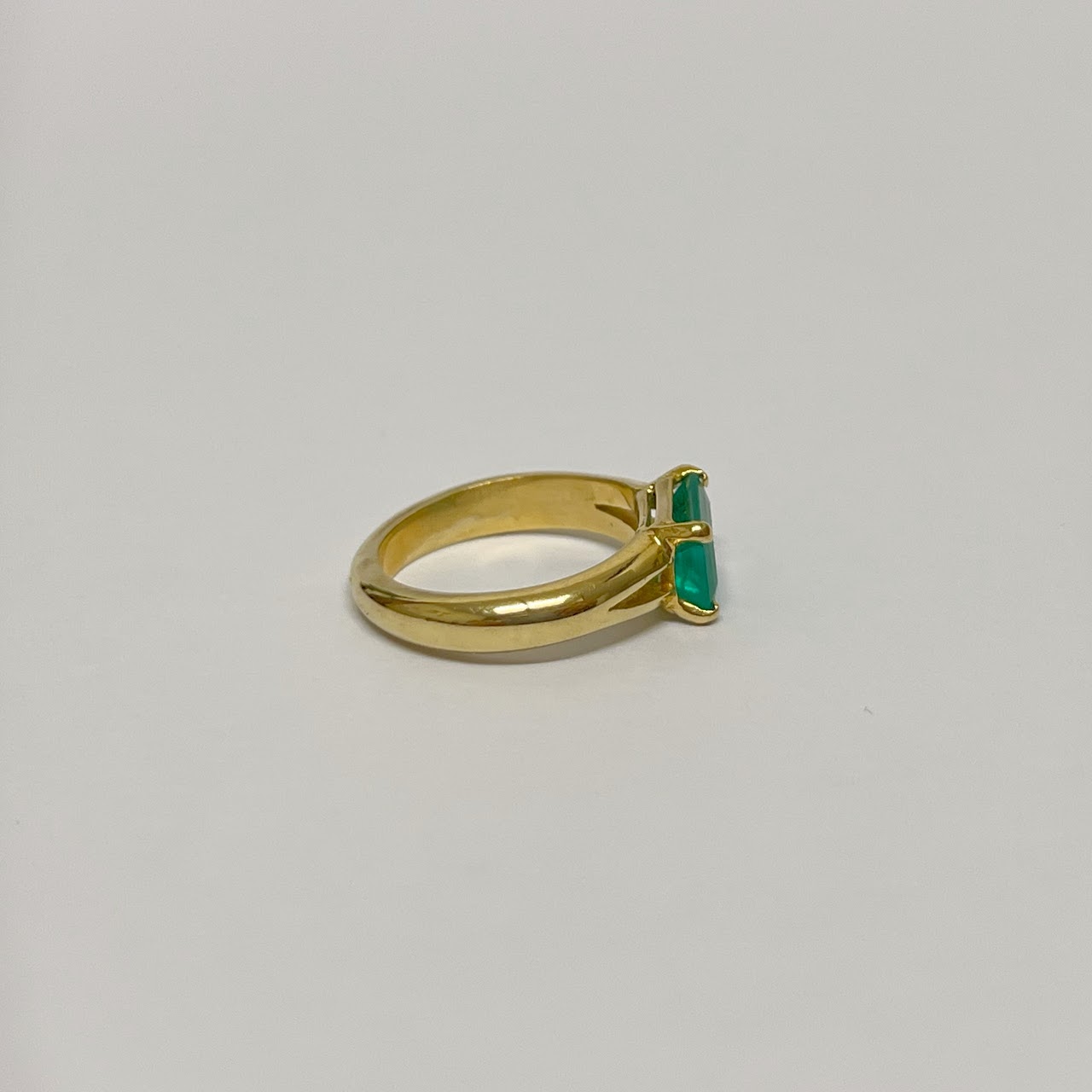 18K Gold & Green Stone Ring