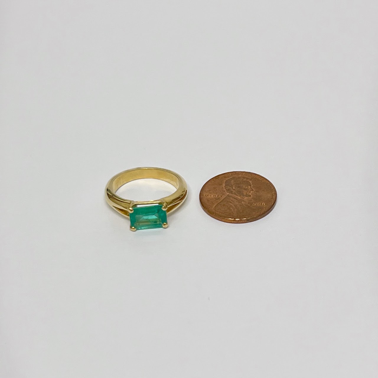 18K Gold & Green Stone Ring