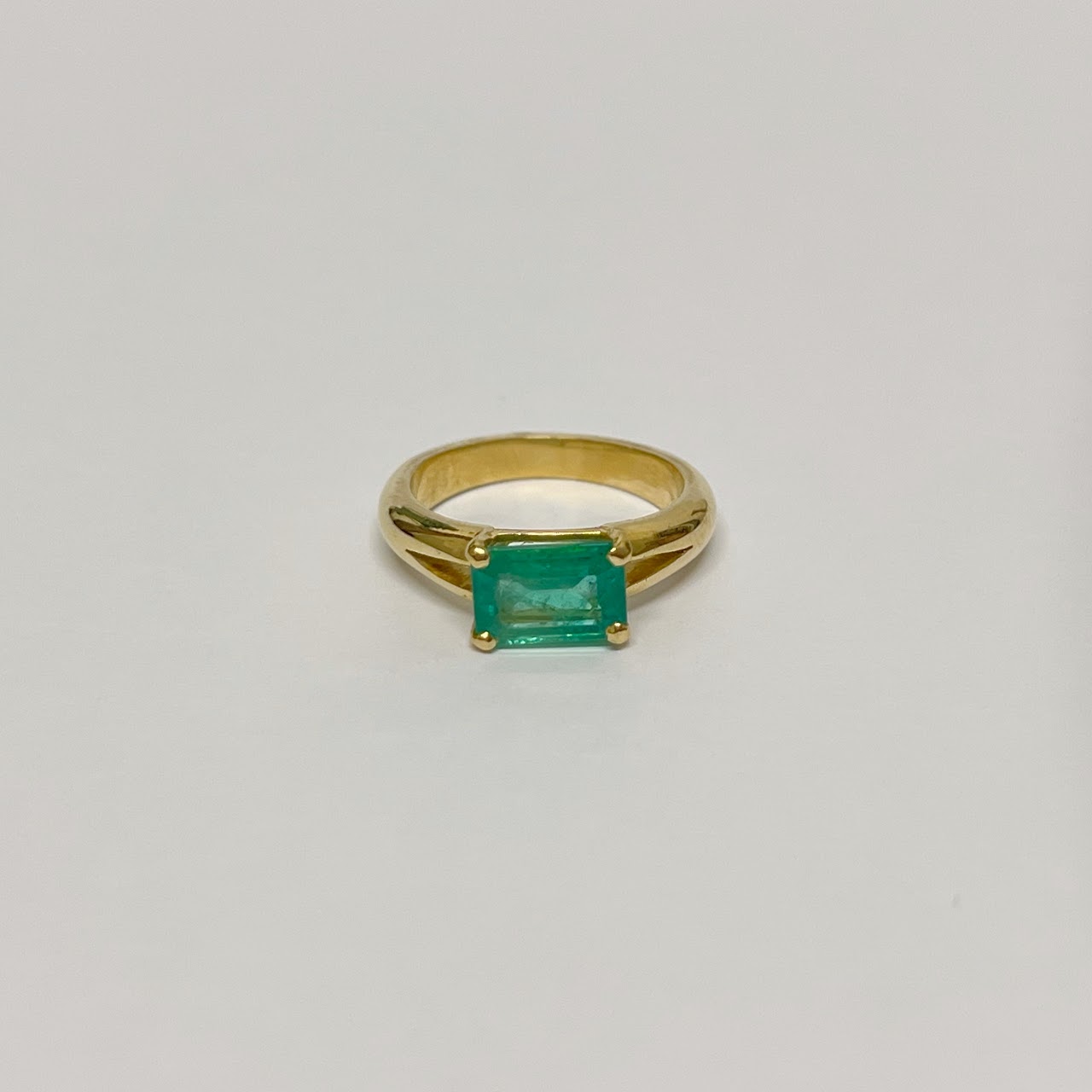 18K Gold & Green Stone Ring