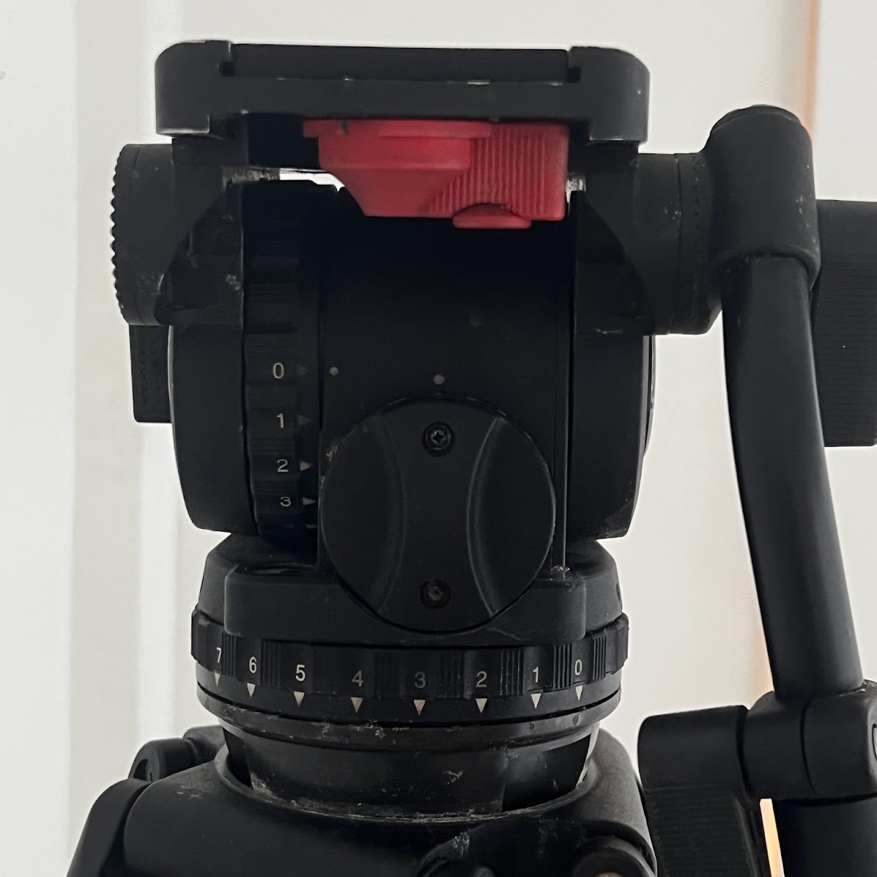 Sachtler Video 18 S1 Fluid Head with Carbon Fiber Tripod