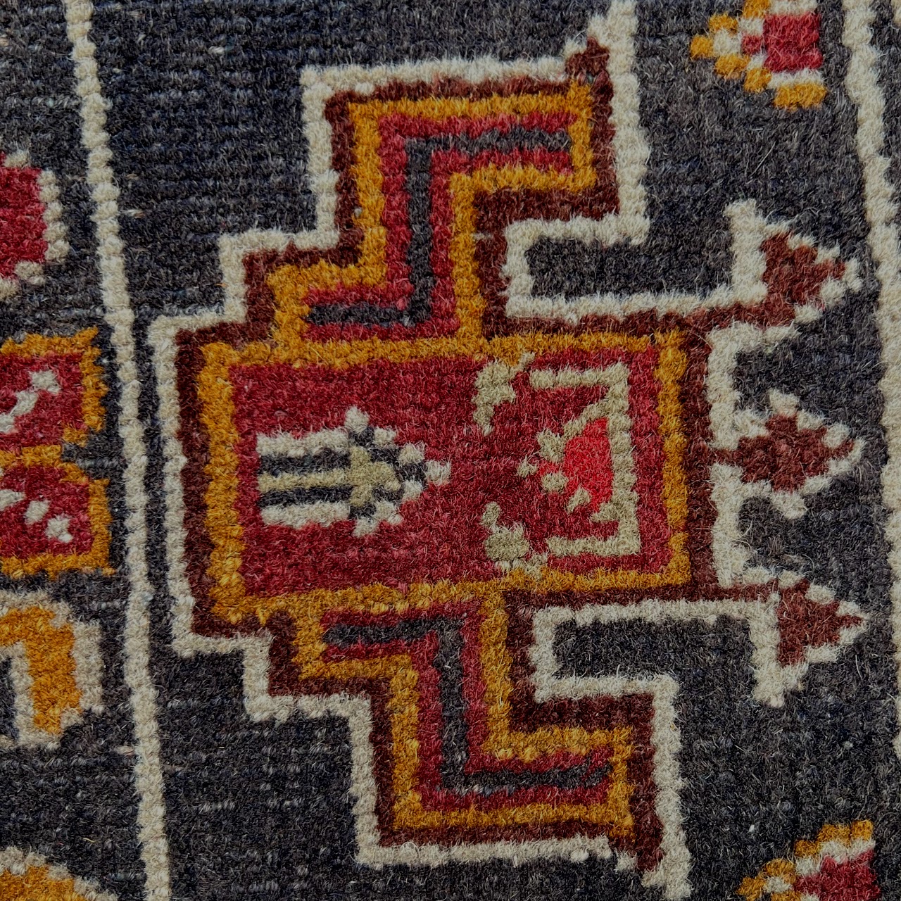 Wool Diamond Medallion Area Rug