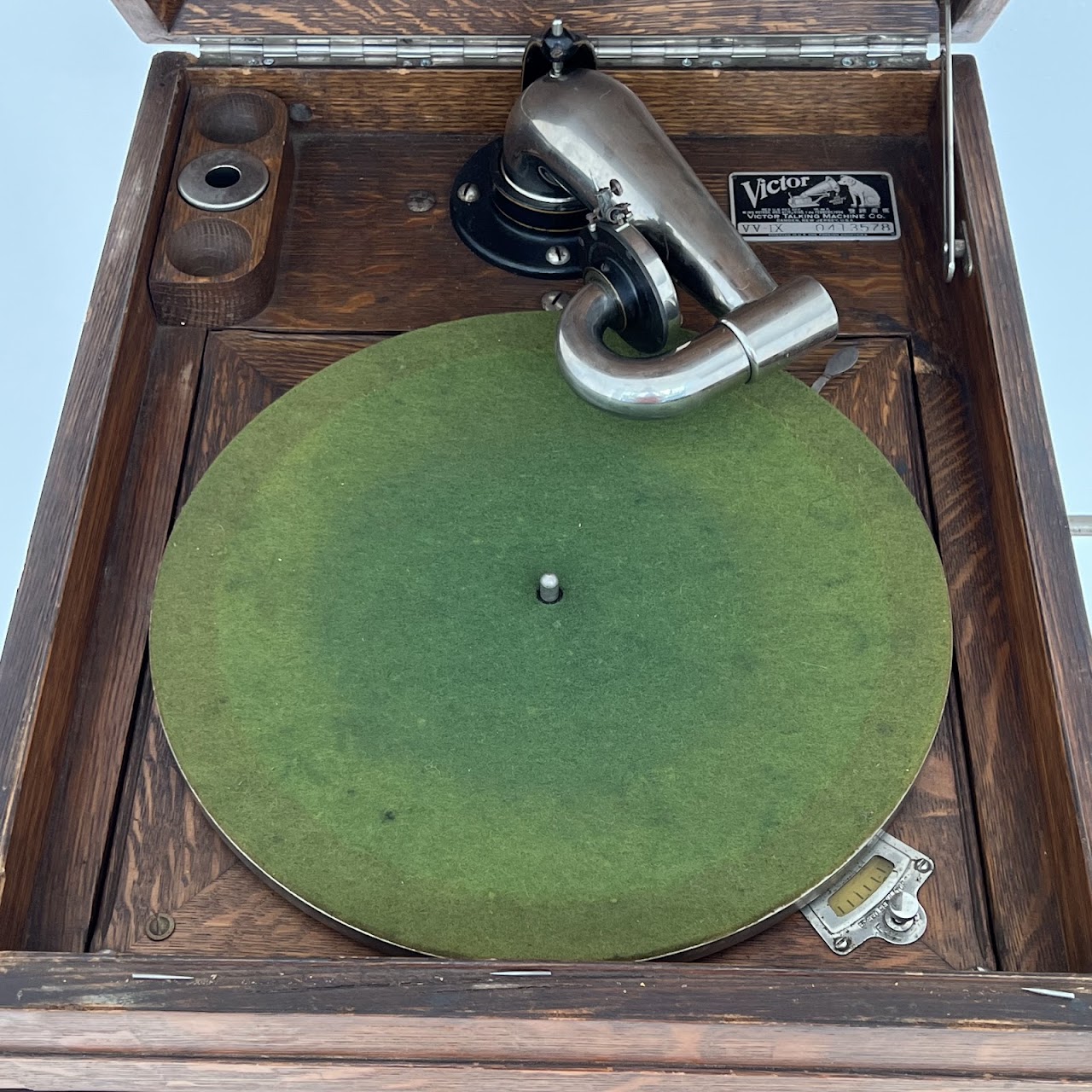 1918 Victrola VV-IX Tabletop Gramophone in Tiger Oak Case