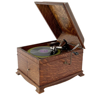 1918 Victrola VV-IX Tabletop Gramophone in Tiger Oak Case