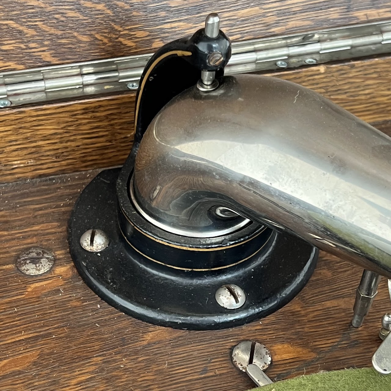 1918 Victrola VV-IX Tabletop Gramophone in Tiger Oak Case