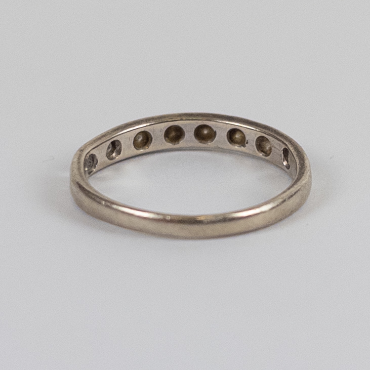 9K Gold Ring with small Settings