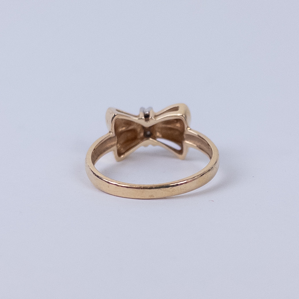 14K Gold Bow Detailed Ring with Three Tiny Diamonds