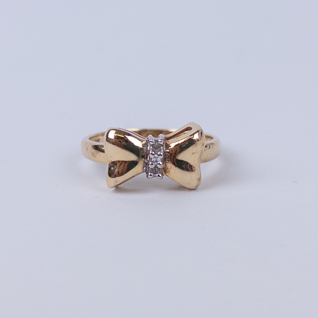 14K Gold Bow Detailed Ring with Three Tiny Diamonds