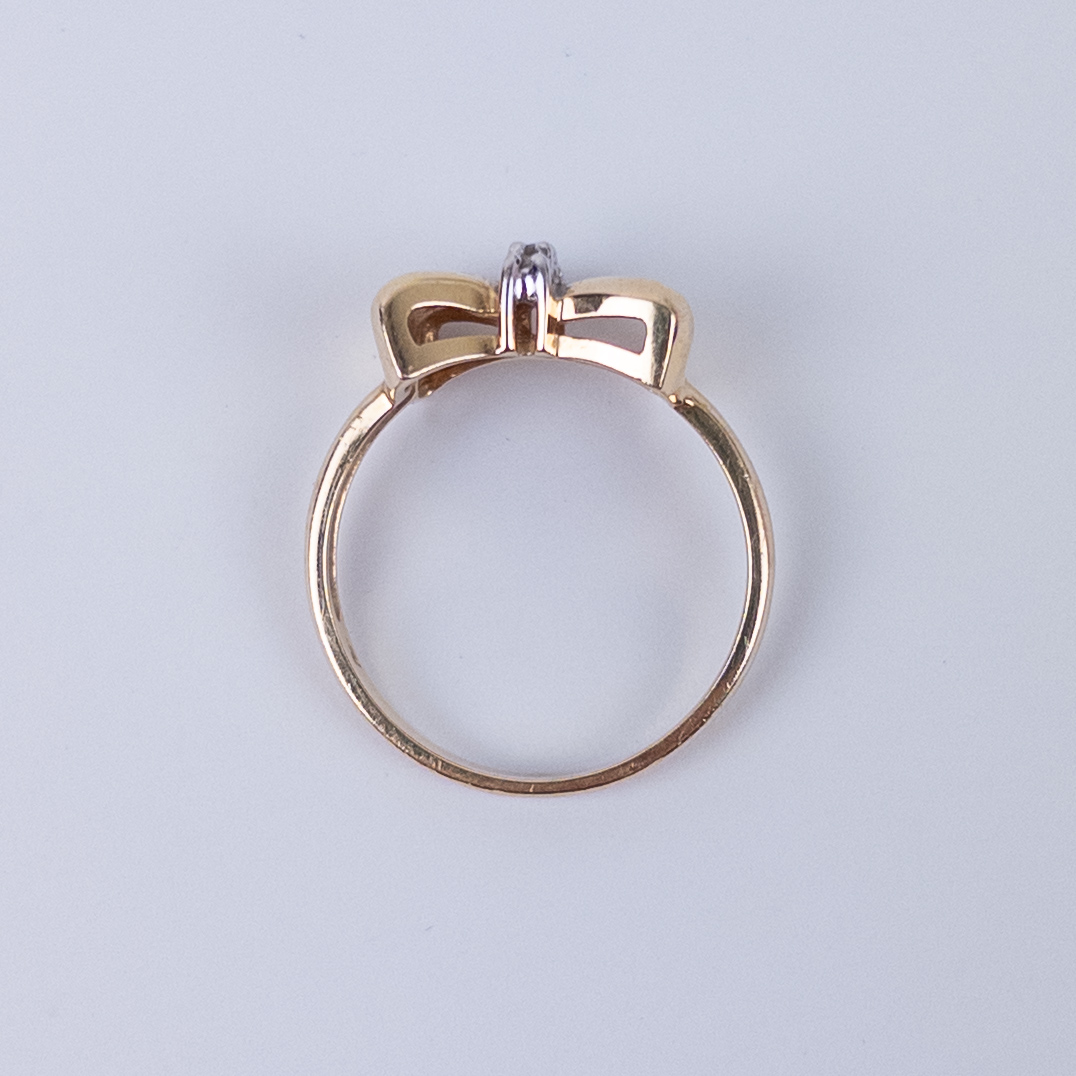 14K Gold Bow Detailed Ring with Three Tiny Diamonds