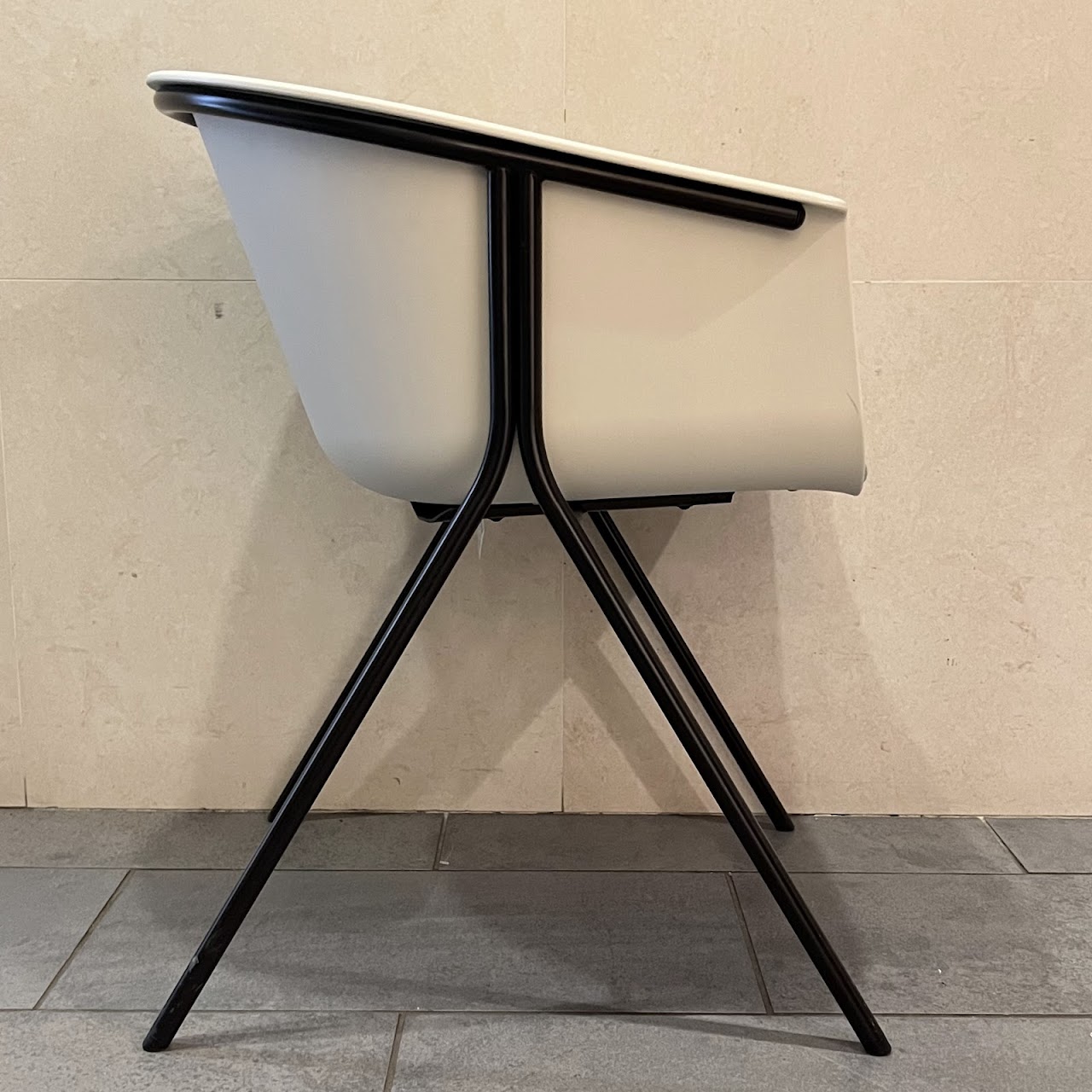 KFI Studios Roqa Contemporary Bucket Chair