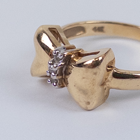 14K Gold Bow Detailed Ring with Three Tiny Diamonds