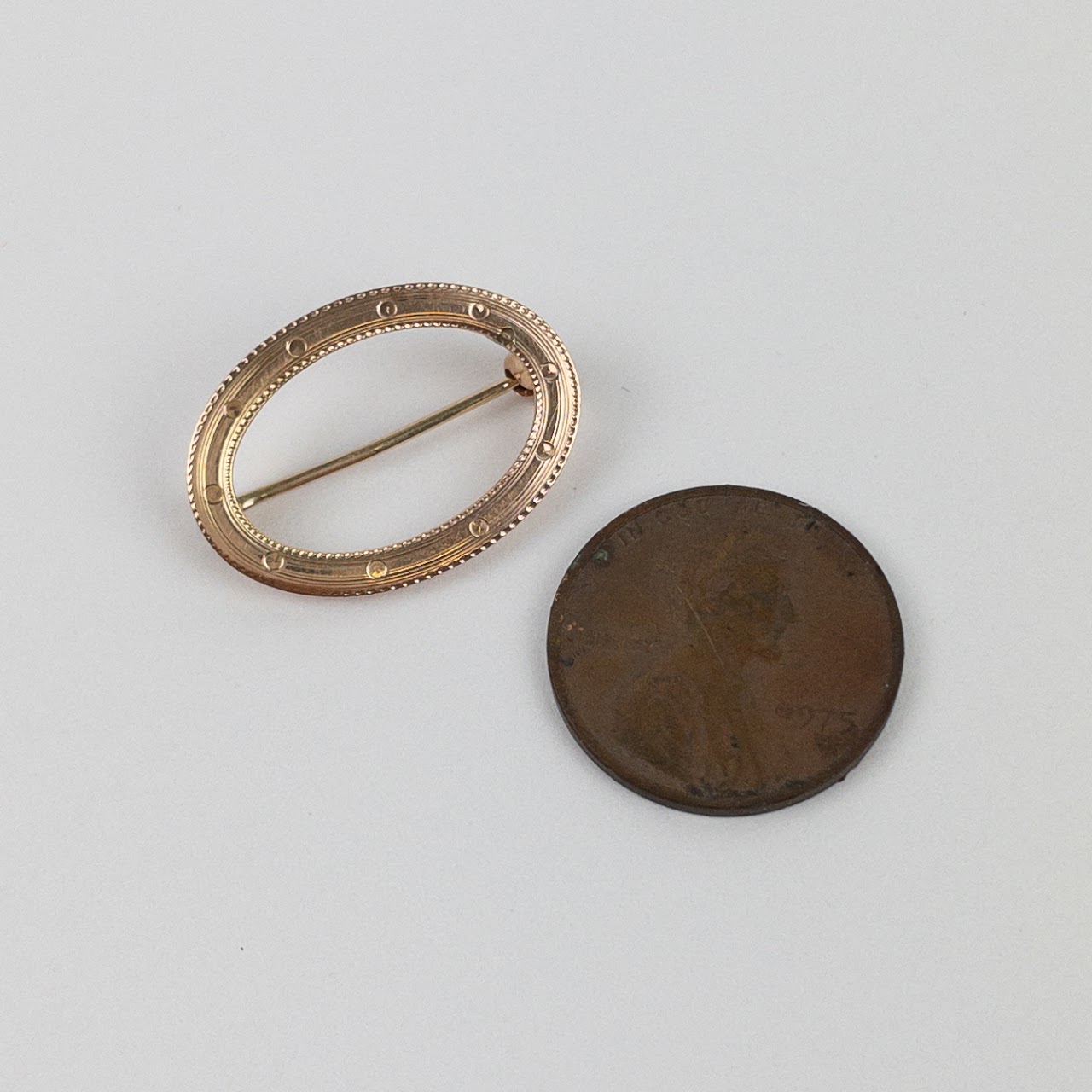 14K Gold Oval Brooch