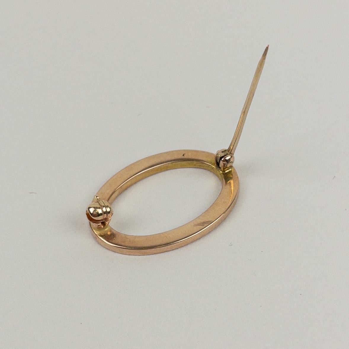 14K Gold Oval Brooch