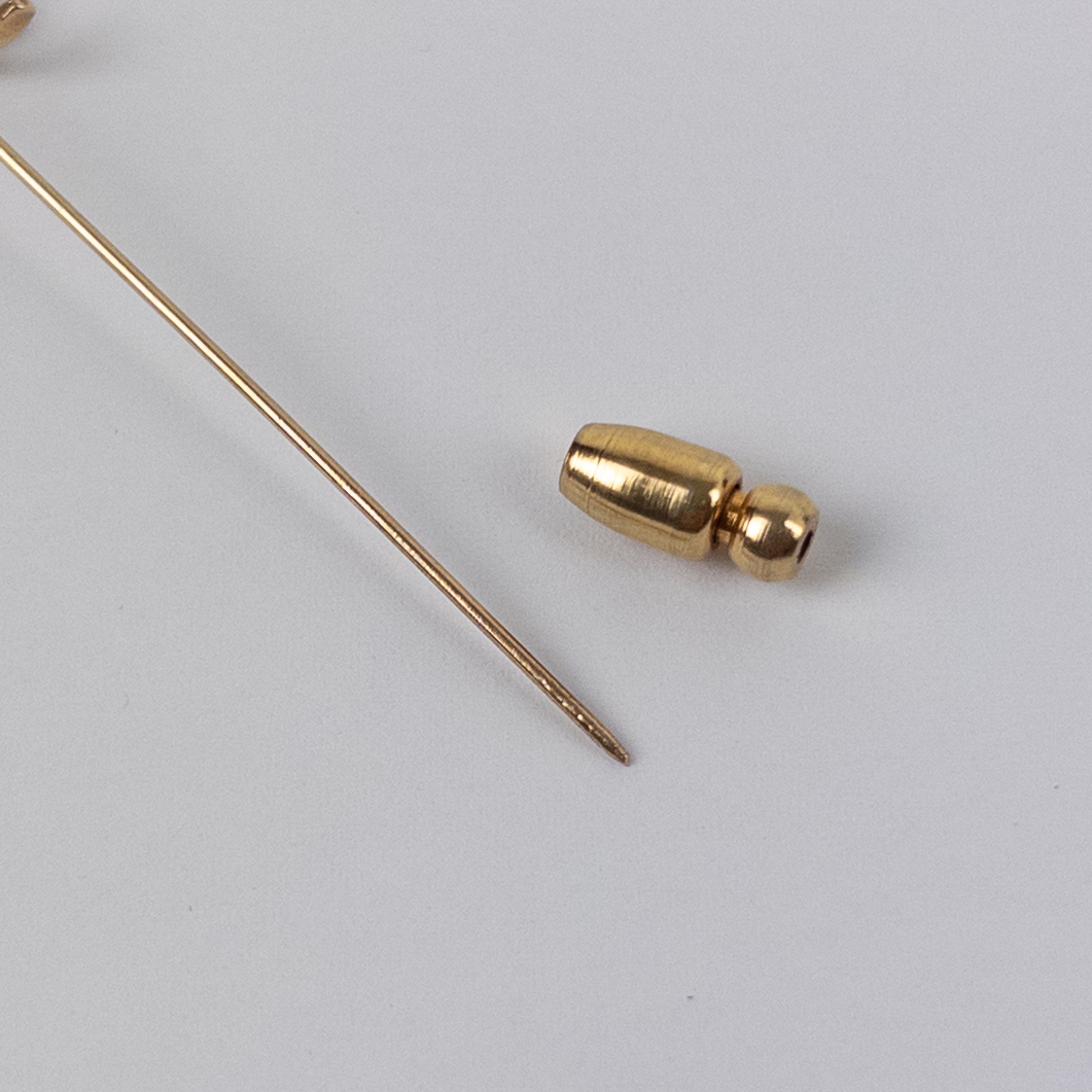 14K Gold Swoopy Ribbon Motif Stick Pin