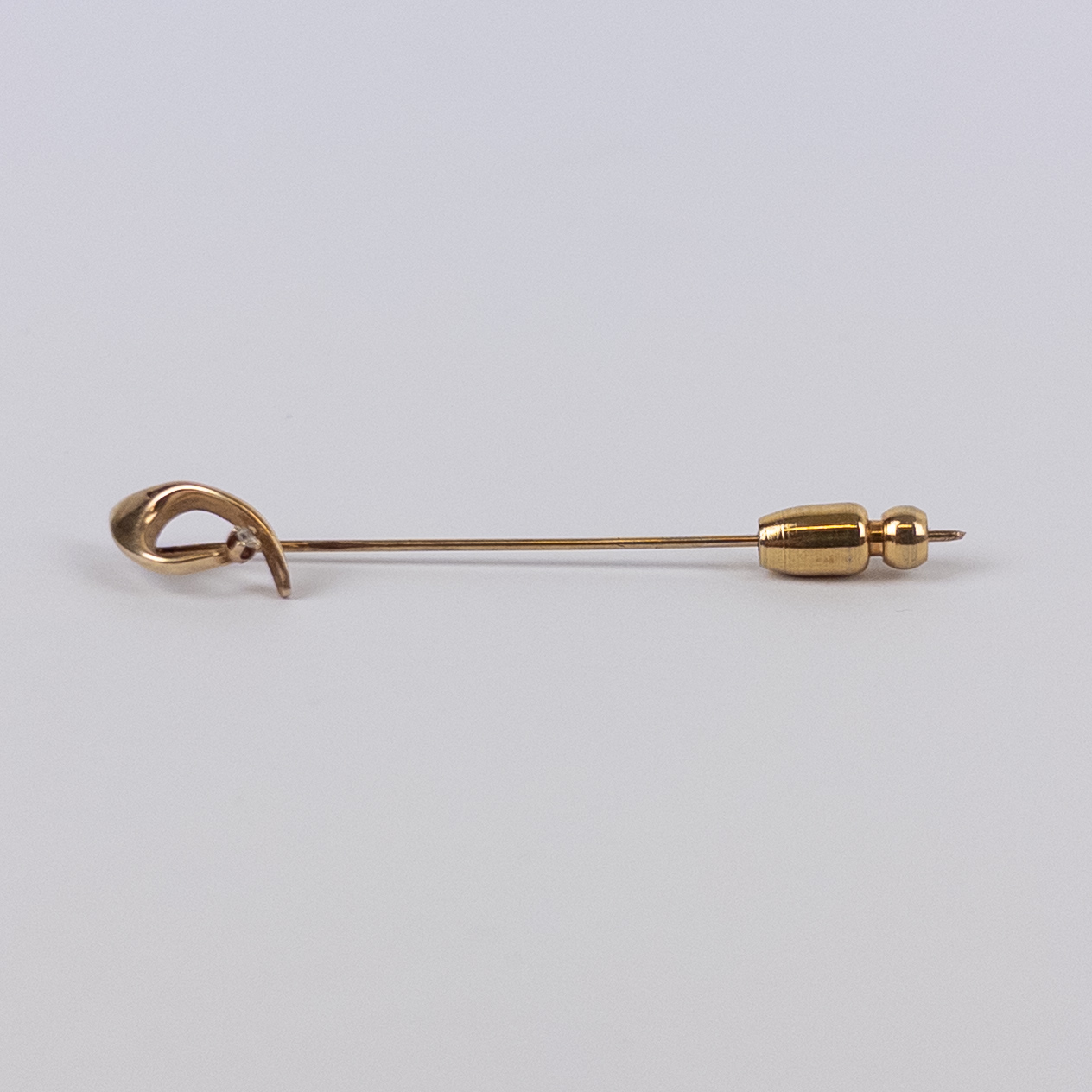 14K Gold Swoopy Ribbon Motif Stick Pin