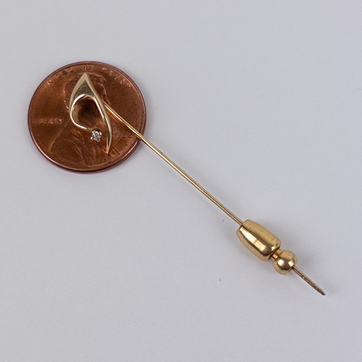 14K Gold Swoopy Ribbon Motif Stick Pin